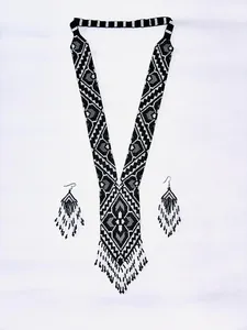 Collier et boucles d'oreilles tendance en perles de rocaille noires faites à la main : style bohème américain, idéal pour les anniversaires de mariage, à offrir - Product Image 3