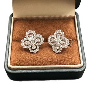 Boucles d'oreilles en argent 925 avec diamants de laboratoire, forme fleur à quatre pétales, pour femme, luxe léger haut de gamme, polyvalentes, bijoux clous floraux élégants - Product Image 1