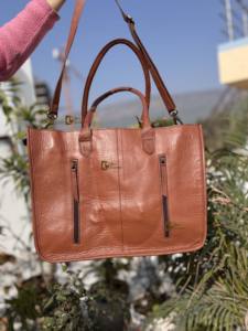 Hermosa Bolsa de Mano de Cuero con Diseño Nuevo y Tallado a Mano, Bolso Elegante de Piel de Vaca para Mujer, Multiusos - Product Image 2