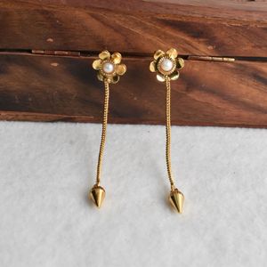 Boucles d'oreilles créoles en laiton avec pierres, finition dorée mate, style meenakari, pour filles et femmes, idéales pour les occasions spéciales. - Product Image 1