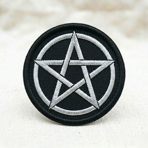 Parche Termoadhesivo Bordado a Máquina Personalizado con Diseño de Gargota y Demonio Mítico, Logotipo de Monstruo, Emblema para Coser, Venta al por Mayor para Ropa y Bolsos - Product Image 4