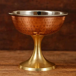 ชามช็อกโกแลตทองแดงพร้อมฐานทองเหลือง เหมาะสำหรับช็อกโกแลต ของหวาน ขนมขบเคี้ยว อาหารสำหรับครอบครัว และการต้อนรับแขก นำเข้าจากอินเดีย - Product Image 1