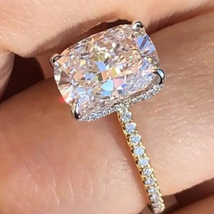 Anillo de compromiso solitario con diamante de laboratorio de corte cojín alargado de 4 quilates, halo oculto, chapado en oro de 10K y rodio, certificado IGI, para mujer, joyería fina - Product Image 1