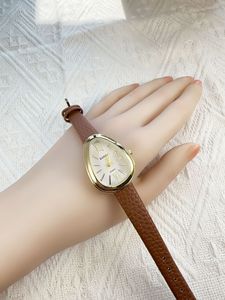 Montre femme asymétrique colorée tendance pour femmes, montre à quartz unique et personnalisée - Product Image 6