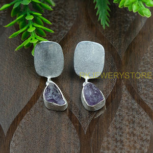 Boucles d'oreilles pendantes en améthyste brute naturelle, faites à la main, en argent sterling 925, avec cristaux bruts, pour femmes, bijoux en pierres précieuses de guérison - Product Image 3