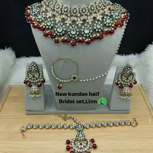 Conjunto de Collar Gargantilla Vintage de Lujo con Baño de Rodio y Circones, Pendientes y Maang Tikka, Étnico Indio para Novia, Compromiso y Boda - Product Image 1