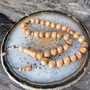 Tasbih Mala Espiritual de Madera con Cuentas Lisas y Pulimentadas, Regalo Moderno para la Devoción Diaria, Adoración y Zikr - Product Image 1