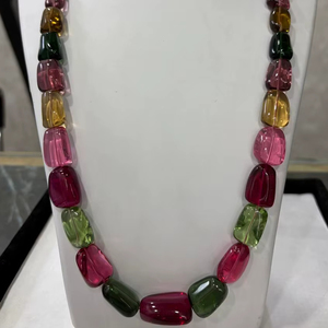 Collier en pierres synthétiques tourmaline bio-couleur, perles en forme de pépites - Product Image 1