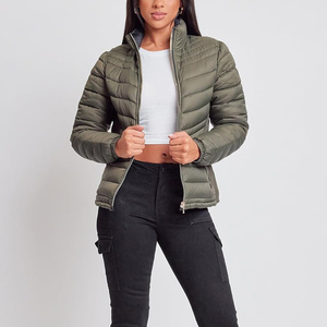 Chaqueta Acolchada Personalizada de Poliéster para Mujer, Chaqueta Acolchada con Capucha Personalizada para Mujer - Product Image 2
