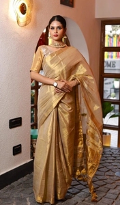 Sari traditionnel KV en soie tissée à la main pour femme, idéal pour les mariages et les fêtes d'automne (Beige Doré) - Infroissable et Réversible - Product Image 2
