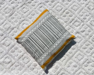 Funda de Cojín Reversible de Algodón Estampado, Estilo Bohemio, Hecho en India, Impresión Tradicional con Bloques, Costura a Mano, Cierre con Cremallera - Product Image 1