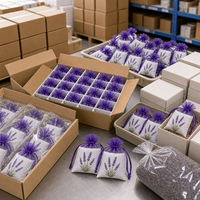 Sachets de fleurs séchées de lavande avec fermeture à cordon en maille violette, design moderne pour parfumer les vêtements