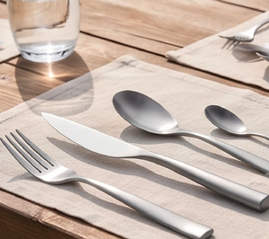 Ensemble de couverts élégants finis argentés, en acier inoxydable, pour un usage quotidien, table à manger, cuisine et restaurant. - Product Image 2