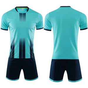 Conjunto de Uniforme de Fútbol al por Mayor, Camisetas Sublimadas con Degradado de Color, Pantalones Cortos en Contraste, Logotipo Personalizado, Uniformes de Fútbol para Equipos - Product Image 4