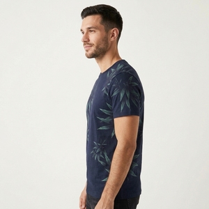 Camiseta Gráfica Botánica Azul Marino para Hombre con Estampado de Hojas Tropicales y Estilo Urbano Casual Moderno - Product Image 2