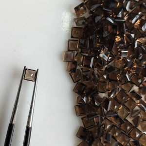 ควอตซ์สโมคกี้ธรรมชาติ 4 มม. ทรงสี่เหลี่ยมเจียระไนแบบสเต็ปคัท คุณภาพดีที่สุด พลอยเม็ดเดี่ยวสำหรับทำเครื่องประดับและสร้อยคอ - Product Image 5