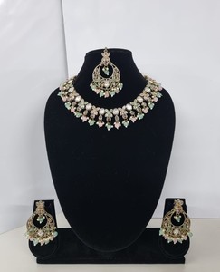Elegant Floral Kundan Choker <b>Set</b> Antique Gold Plated Necklace Earrings Matching Tikka Engagement Gift Ethnic Bollywood Wedding - Product Image 6