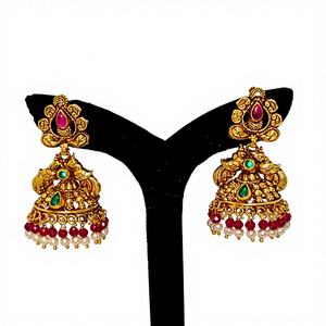 Pendientes Antiguos de Oro Sólido de 22k con Motivo de Lakshmi Hechos a Mano, Joyería de Boda con Esmeraldas Verdes y Perlas Naturales - Product Image 1