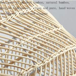 Luminaire suspendu en rotin de qualité supérieure avec une structure robuste et un effet d'éclairage ambiant équilibré - Product Image 4