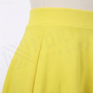 Minifalda de Cintura Alta para Mujer, Corte en A, Color Amarillo Sólido, Estilo Casual, 100% Poliéster, Tejido Cómodo para Usar en Todas las Estaciones - Product Image 5
