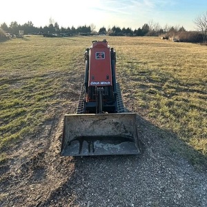 Cargadora Compacta Profesional Ditch Witch con Motor Diésel y Garantía de 2 Años - Alta Eficiencia - Product Image 6
