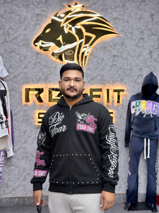 Sudadera con capucha negra personalizada para hombre, con cremallera completa, estampado gráfico con tachuelas, estilo urbano, extragrande, fabricada por OEM - Product Image 1