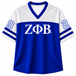 เสื้อยืดคอวีลายสีสันตัดกัน แขนสั้น สีน้ำเงินและสีขาว สไตล์ลำลองสำหรับผู้หญิง ผลิตจากโพลีเอสเตอร์ตาข่าย ของชมรมนักศึกษาหญิงเซต้า ฟิ เบต้า - Product Image 3