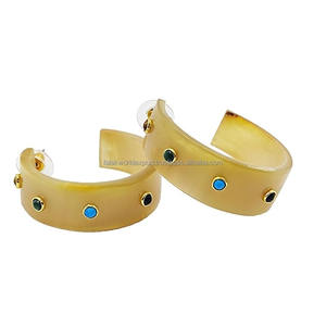 Boucles d'oreilles en corne de buffle naturelle, design élégant, boucles d'oreilles en corne de buffle pour femmes, 100% corne de buffle naturelle, par des artisans de luxe FWE - Product Image 3