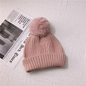 Bonnet en tricot unisexe à revers et pompon, doux et confortable pour l'hiver, avec logo personnalisé, OEM, marque privée, fournisseur en gros de couvre-chefs - Product Image 2
