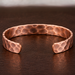 Pulsera de Cobre Crudo Hecha a Mano con Superficie Martillada, Joyería de Moda de Lujo - Product Image 6