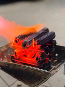 Briquettes de charbon de bois hexagonales en vrac à base de sciure de bois, avec un taux d'ash de moins de 6 % et une valeur calorifique inférieure à 7500 Kcal/kg, provenant du Vietnam, pour les restaurants de barbecue - Product Image 6