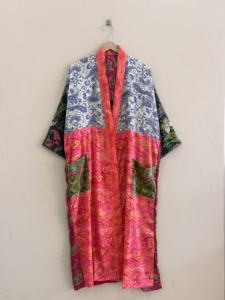 ชุดคลุมกิโมโนผ้าไหมอินเดียลายปะติดปะต่อสำหรับผู้หญิง ขายส่งจำนวนมาก ผ้าโพลีซิลค์ ชุดคลุมยาวสำหรับวันหยุดพักผ่อน ชุดชายหาด - Product Image 6