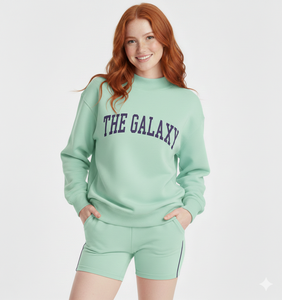 Sweat-shirt en molleton brodé à col roulé et manches longues pour femme, coupe décontractée, avec logo personnalisé sur le devant, idéal pour l'hiver et l'automne - Product Image 1