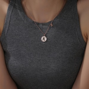 Colgante único de plata de ley 925 con moissanita y letra inicial K, con collar, venta al por mayor. - Product Image 4