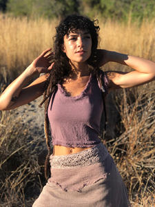 Top corto de algodón crudo con espalda con cordones en un estilo bohemio natural, tela suave y transpirable, top cómodo y ligero para el día a día. - Product Image 4