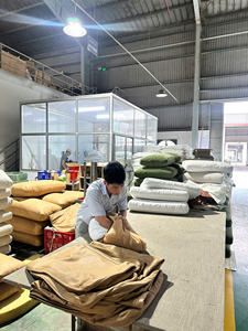 Fauteuil en cuir de vachette véritable avec structure en bois massif, chaise de salon moderne, revêtement en cuir véritable, mobilier de salon - Product Image 5