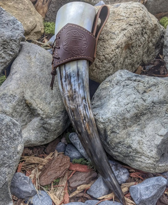 Cuernos para beber grabados pulidos Artesanías naturales con grabados de tema Vikingo y nórdico para reventa de tiendas de suministros de artesanía vikinga - Product Image 2