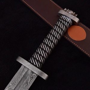 ดาบเหล็กดามัสกัสทำมือ ใบมีดปลายแหลมตรง พร้อมปลอกหนัง - Product Image 2