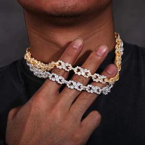 Listo para Enviar, Nuevo, Cadena Cubana con Símbolo de Infinito, Chapada en Plata de Ley 925, con 1 Hilera de Diamantes Moissanite VVS y Circonitas Cúbicas - Product Image 1