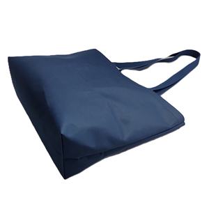 Bolsa de mano informal de nylon impermeable y promocional para compras, bolsa promocional para regalo, obsequio o exhibición. - Product Image 4