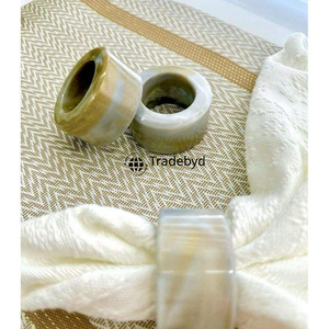 Anneau de serviette de table en résine fait main, durable, écologique, décoration de table de luxe par Tradebyd - Product Image 2