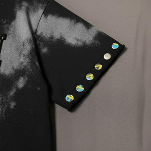 Camiseta de diseñador para hombre con logo de diamantes de imitación personalizado, de manga corta, de peso pesado, con estampado vintage desgastado por el sol, estilo streetwear para primavera. - Product Image 6