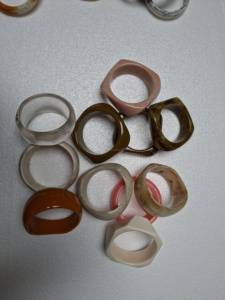 Nouvelle collection 2026 : Ensemble de bracelets en résine colorée, style minimaliste, empilables et géométriques - Product Image 4