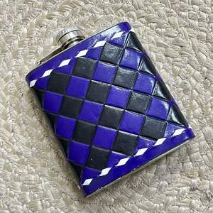 2026 Elegante Botella de Alcohol de Lujo Portátil de Cuero Genuino de Vaca con Patrón a Cuadros y Botella de Bolsillo Personalizada - Product Image 4