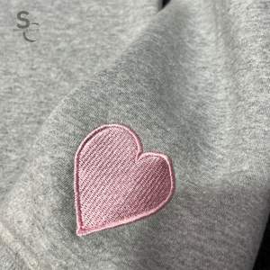 Sudadera de Cuello Alto de Alta Calidad con Logotipo Bordado Personalizado, Tejido de Felpa de Algodón de Alto Gramaje, Estilo Urbano Unisex - Product Image 6