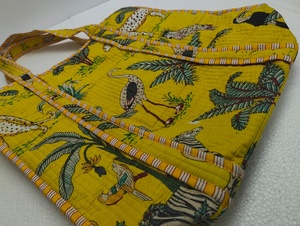 Bolso Tote Acolchado de Algodón Kantha con Estampado de Leopardo, Bolso de Compras Reversible Ecológico con Bolsillo con Cremallera - Product Image 4