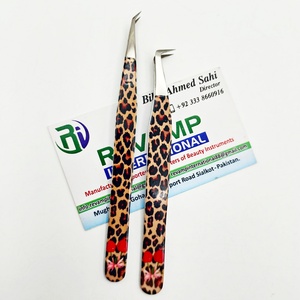 Pince à cils professionnelle en acier inoxydable à motif guépard, 90/45 degrés, pour volume et précision, pour artistes en extensions de cils et professionnels de la beauté - Product Image 5