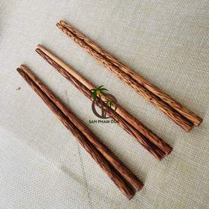 Cubiertos de madera de coco de alta calidad para restaurante Hotel Travel Cubiertos decorativos naturales de Vietnam al por mayor para Año Nuevo - Product Image 4