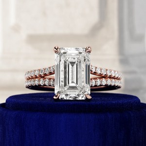 Anillo de Compromiso con Diseño Moderno, Corte Esmeralda, Diamante Cultivado en Laboratorio de 3 Quilates, con Halo Oculto en Pavé, en Oro de 14k/18k - Product Image 3