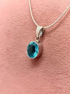 Pendentif en cristal de quartz céleste, collier élégant en pierres précieuses, cadeau de bijoux pour femmes, accessoire de mode unique et étincelant - Product Image 4
